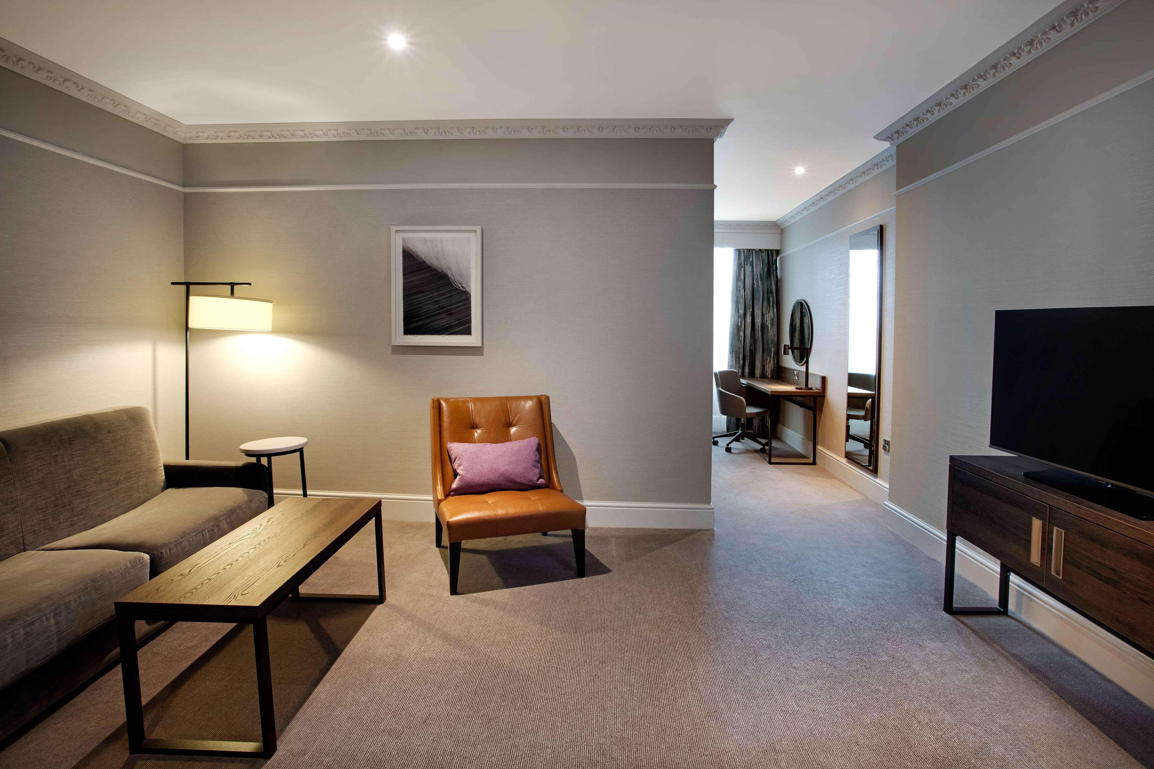 Готель Hilton Edinburgh Carlton Екстер'єр фото