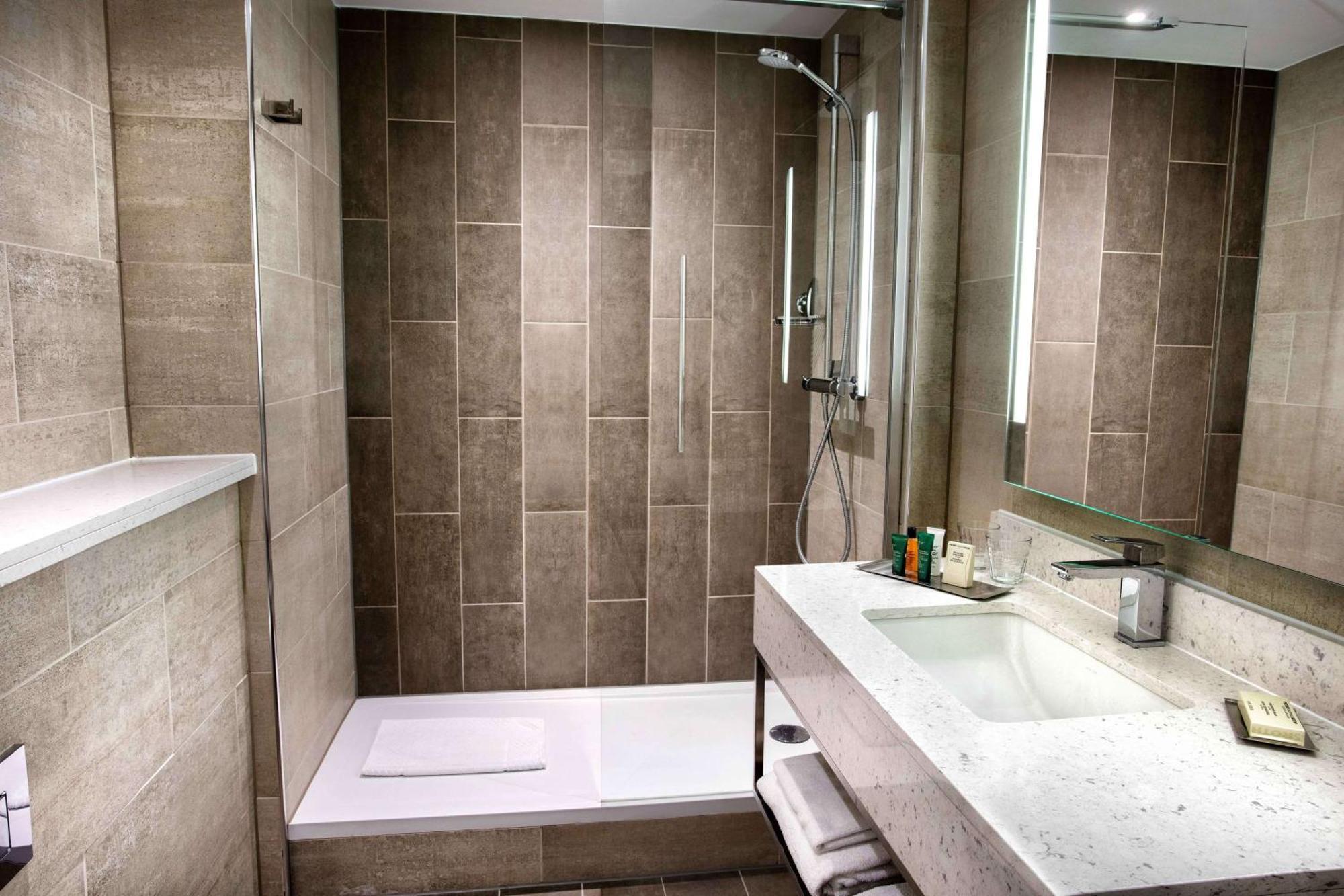 Готель Hilton Edinburgh Carlton Екстер'єр фото