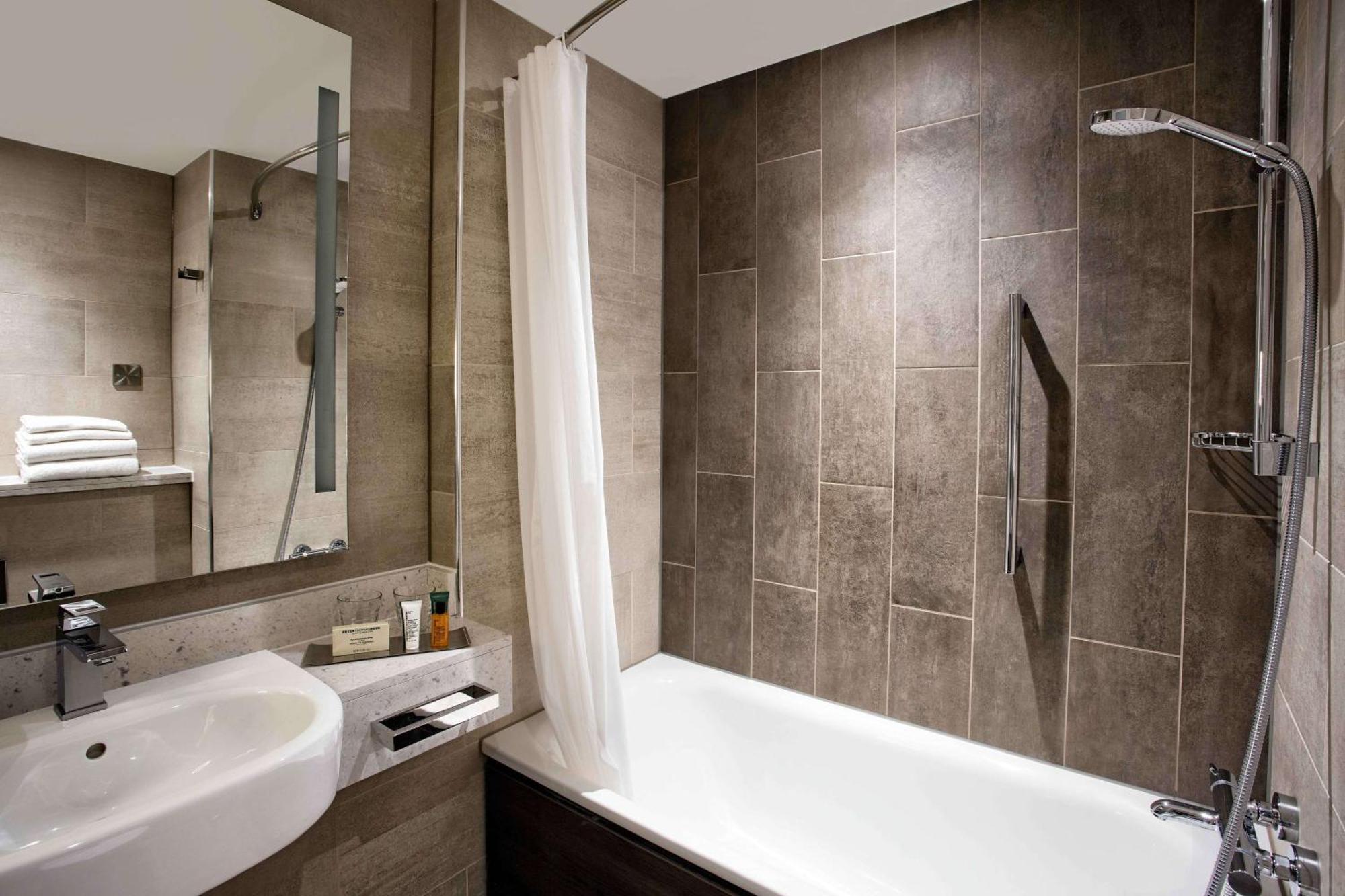 Готель Hilton Edinburgh Carlton Екстер'єр фото