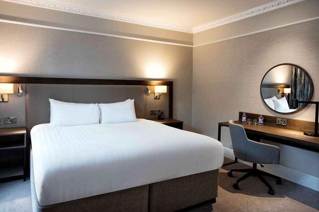 Готель Hilton Edinburgh Carlton Номер фото